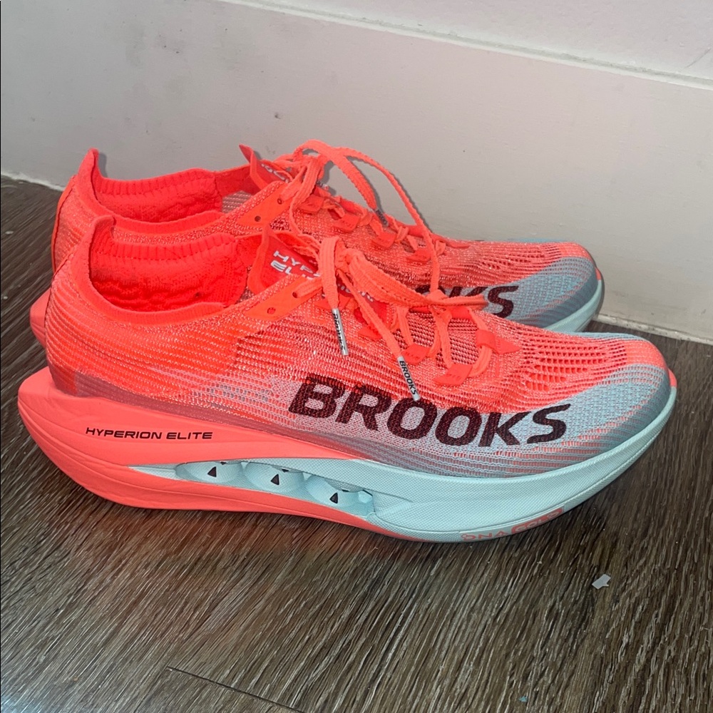 Brooks Hyperion Elite - Bright Orange and blue - Picture 2 of 9
